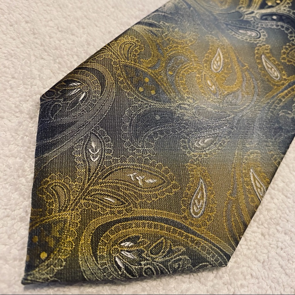 Brand New Super Trendy Tie By JOHN SPARKS